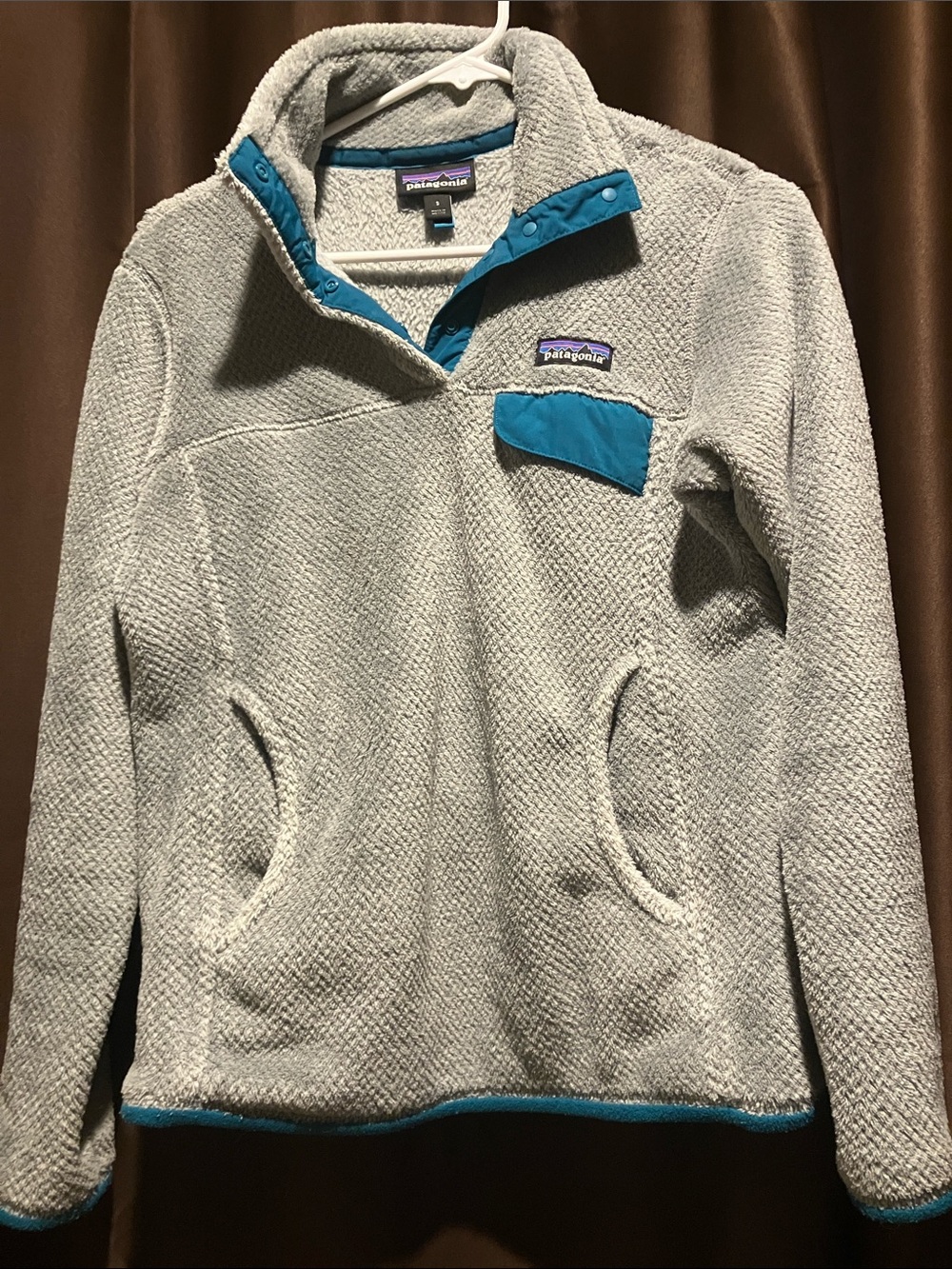 Patagonia Women's Light Gray Fleece Pullover with Teal Accents